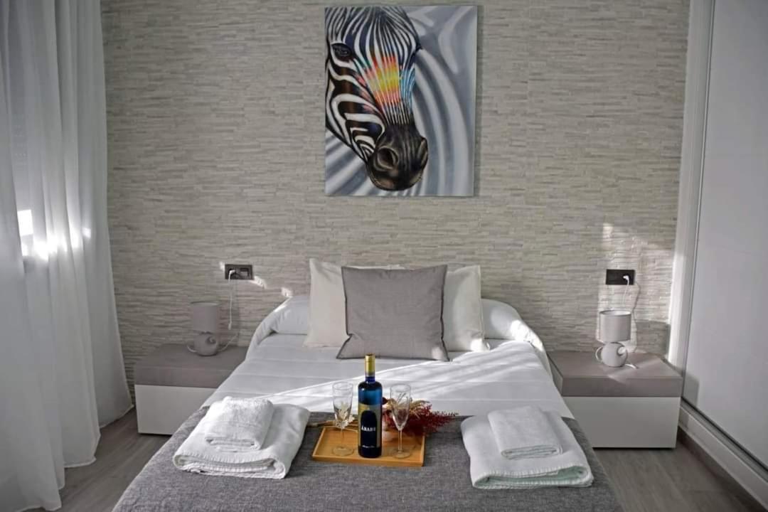 בנאלופ קסאס וייחאס Alojamientos Lola, Suite Con Jacuzzi מראה חיצוני תמונה