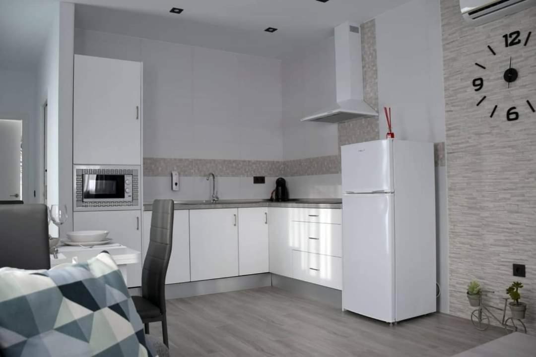 בנאלופ קסאס וייחאס Alojamientos Lola, Suite Con Jacuzzi מראה חיצוני תמונה