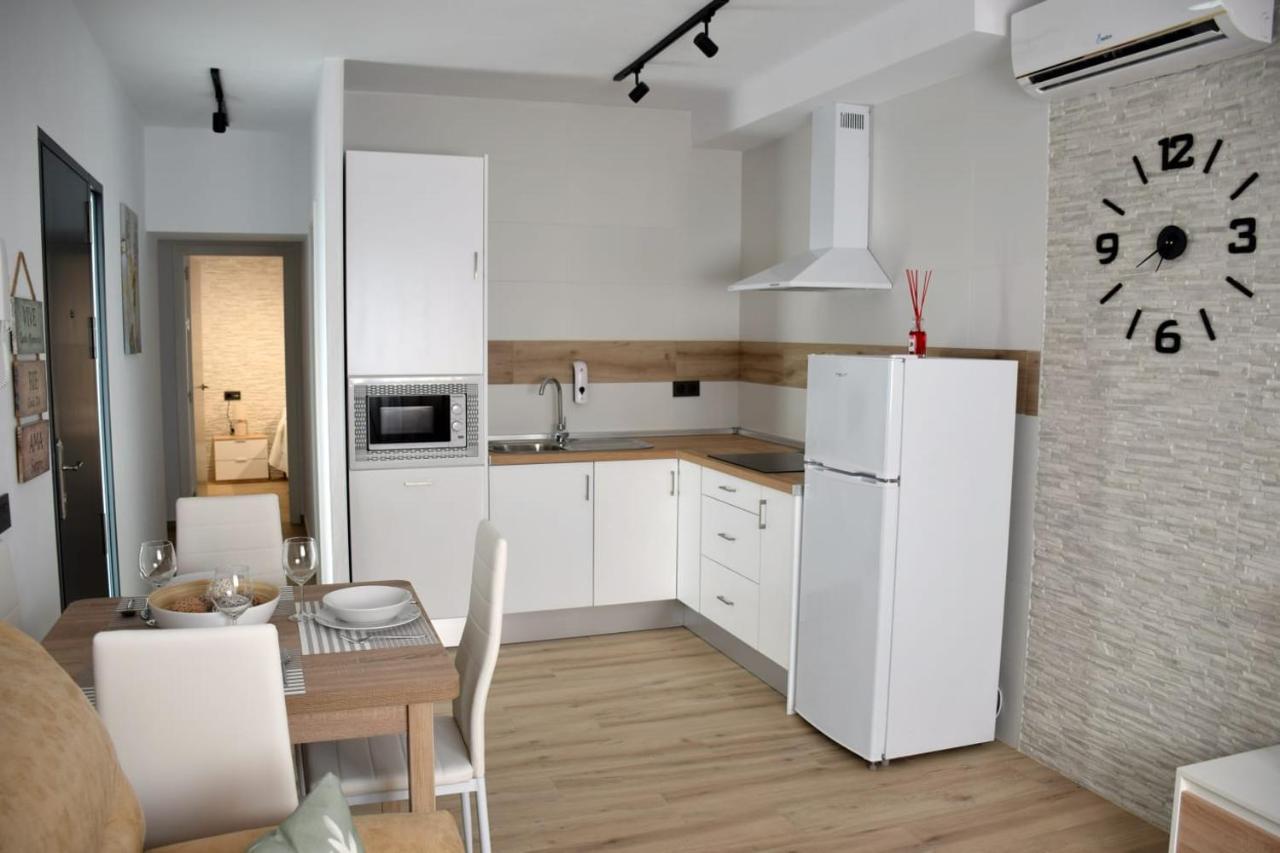 בנאלופ קסאס וייחאס Alojamientos Lola, Suite Con Jacuzzi מראה חיצוני תמונה