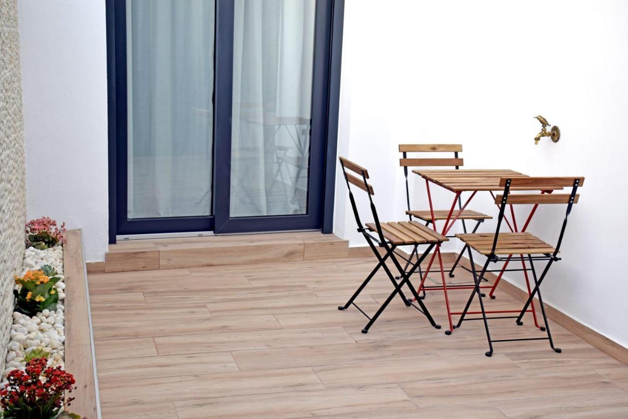 בנאלופ קסאס וייחאס Alojamientos Lola, Suite Con Jacuzzi מראה חיצוני תמונה