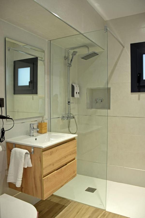 בנאלופ קסאס וייחאס Alojamientos Lola, Suite Con Jacuzzi מראה חיצוני תמונה